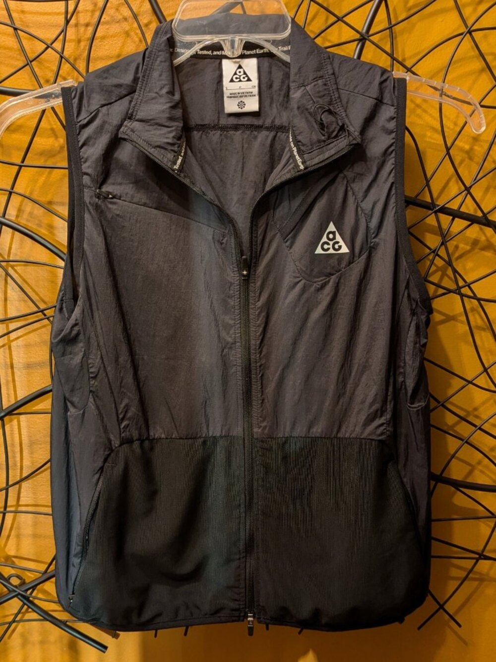 Nike ACG Women's Black Trail Running Vest Sleeveless Full Zip Size S